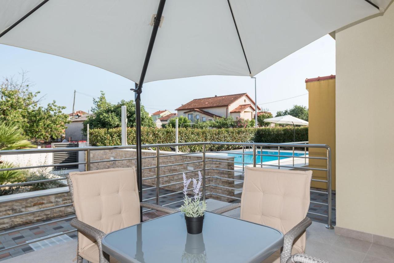 Villa Petra S Bazenom, Rostiljem I Parkingom Zadar Extérieur photo