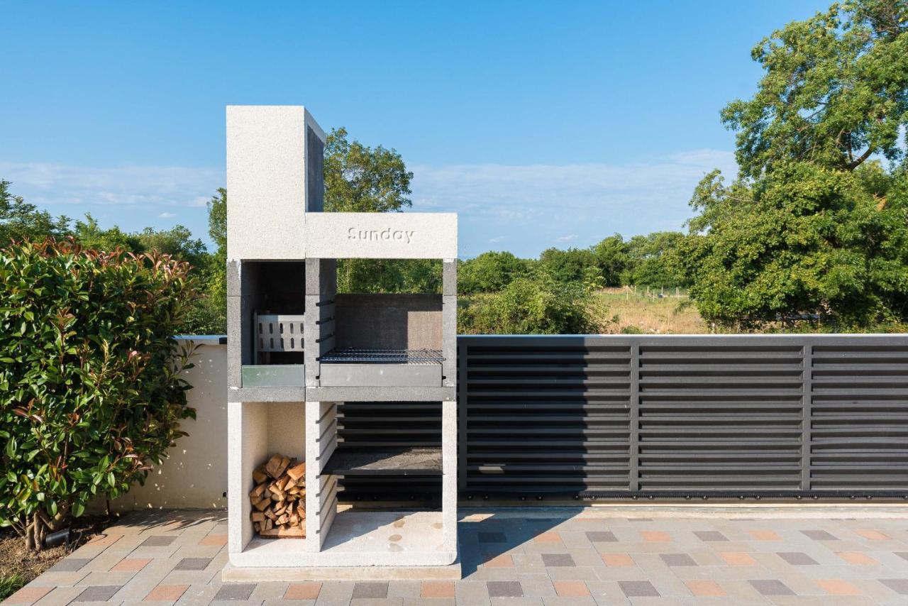 Villa Petra S Bazenom, Rostiljem I Parkingom Zadar Extérieur photo