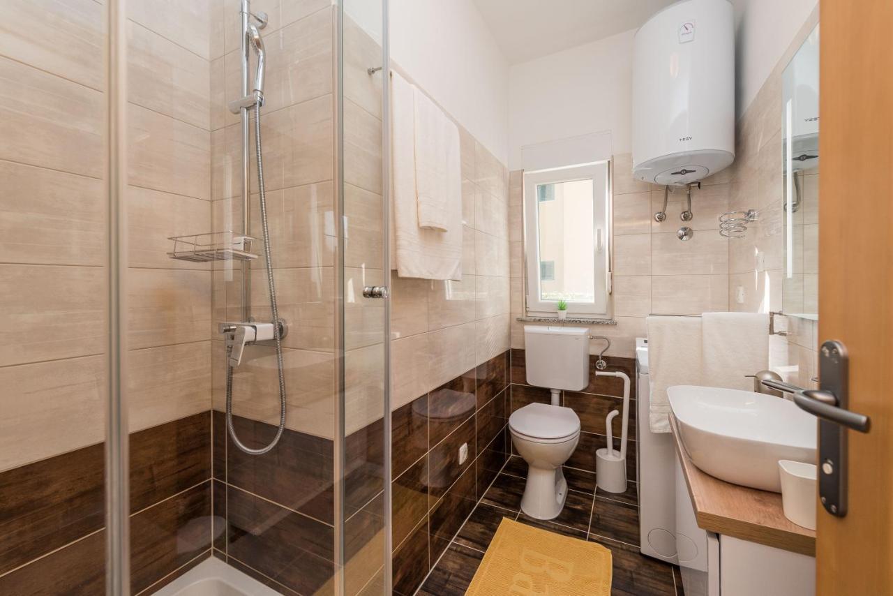 Villa Petra S Bazenom, Rostiljem I Parkingom Zadar Extérieur photo