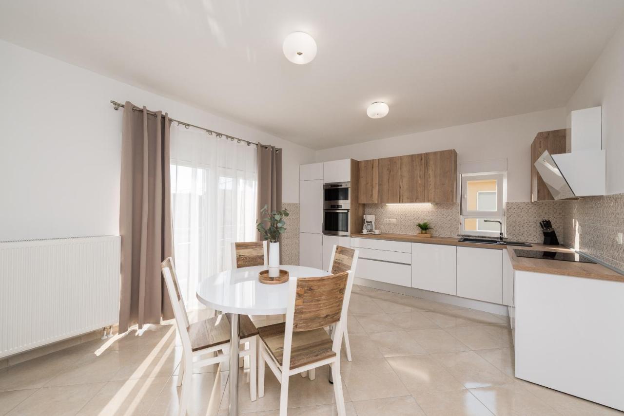 Villa Petra S Bazenom, Rostiljem I Parkingom Zadar Extérieur photo