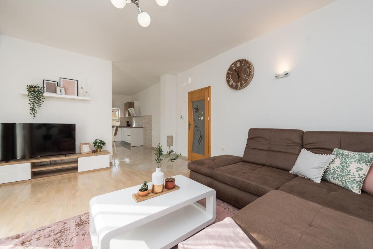 Villa Petra S Bazenom, Rostiljem I Parkingom Zadar Extérieur photo