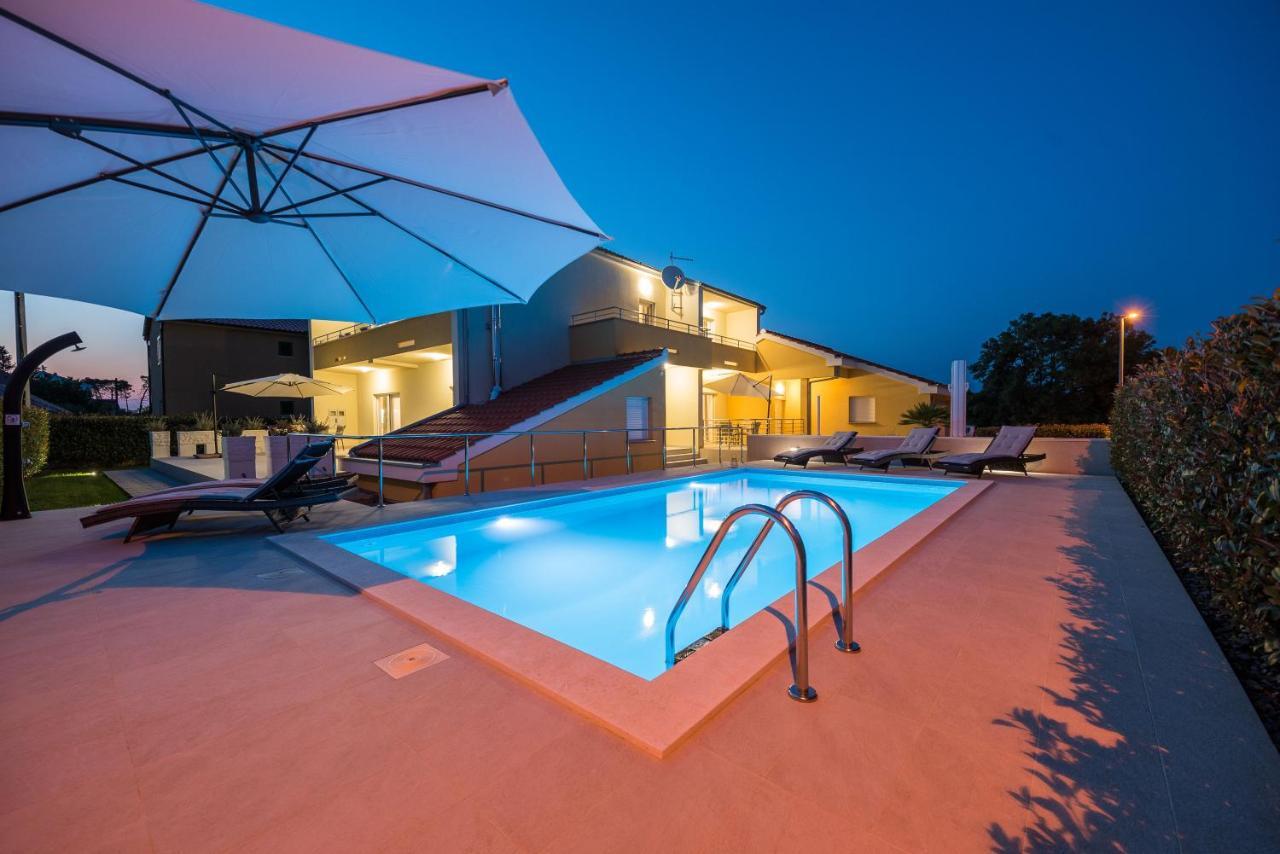 Villa Petra S Bazenom, Rostiljem I Parkingom Zadar Extérieur photo