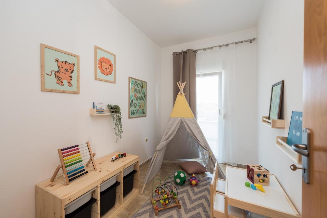 Villa Petra S Bazenom, Rostiljem I Parkingom Zadar Extérieur photo