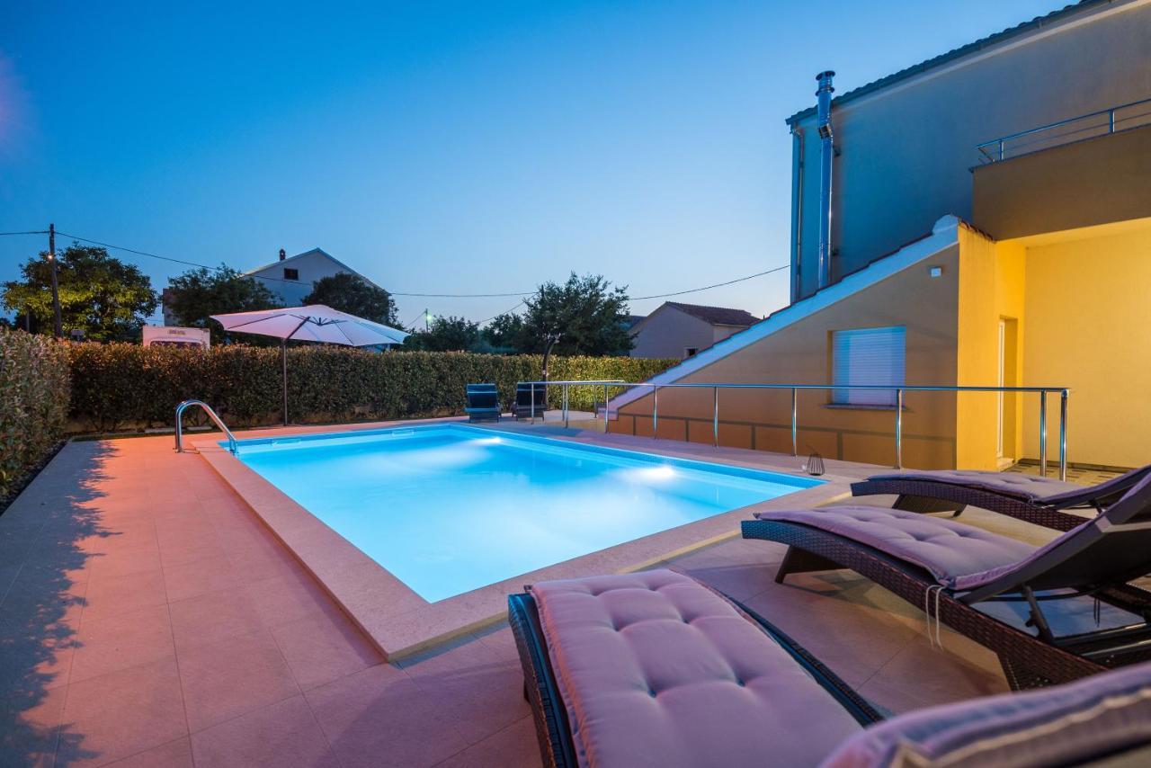 Villa Petra S Bazenom, Rostiljem I Parkingom Zadar Extérieur photo