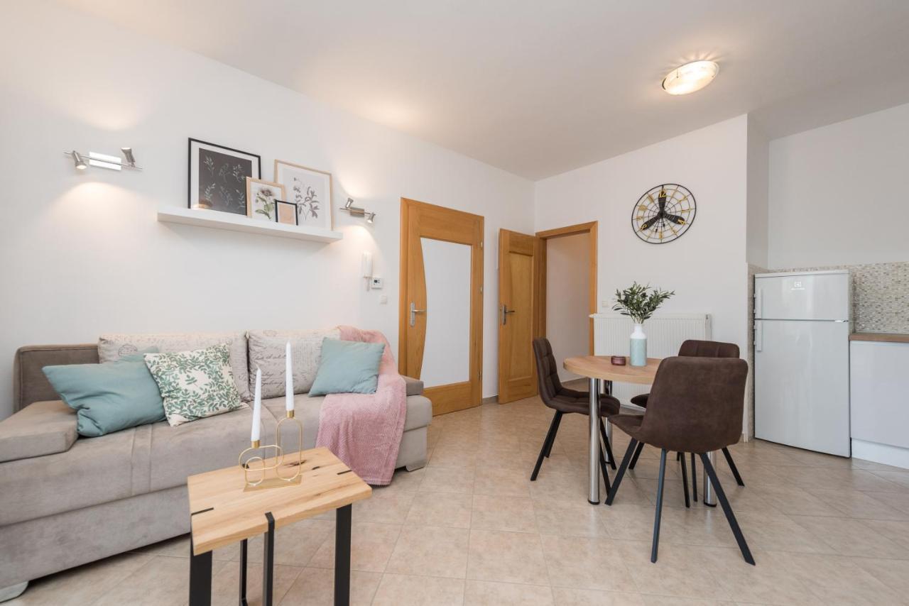 Villa Petra S Bazenom, Rostiljem I Parkingom Zadar Extérieur photo