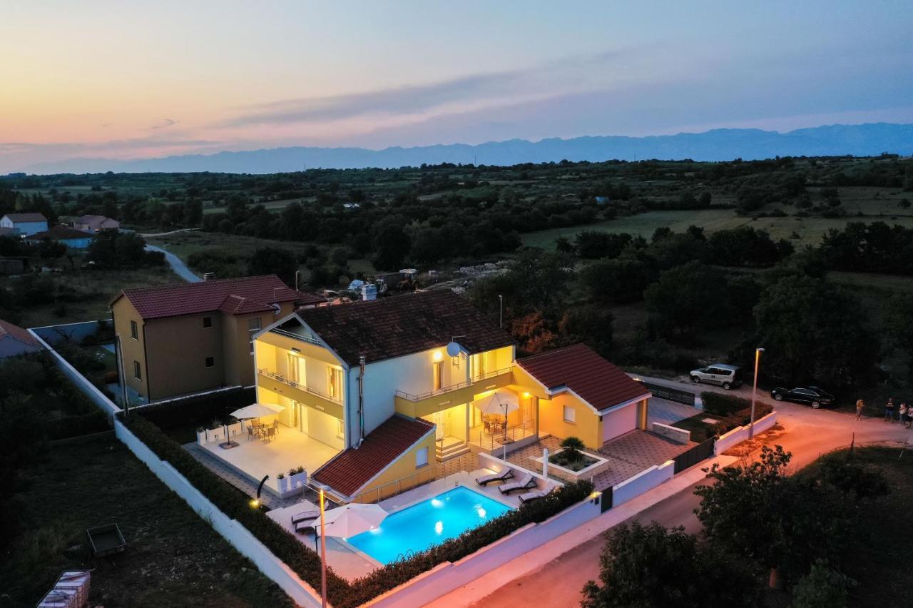 Villa Petra S Bazenom, Rostiljem I Parkingom Zadar Extérieur photo