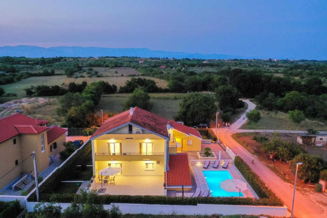 Villa Petra S Bazenom, Rostiljem I Parkingom Zadar Extérieur photo