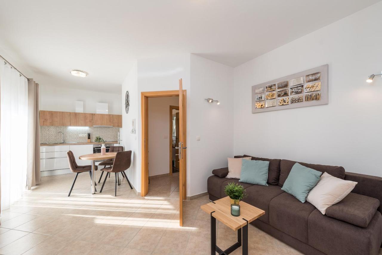 Villa Petra S Bazenom, Rostiljem I Parkingom Zadar Extérieur photo