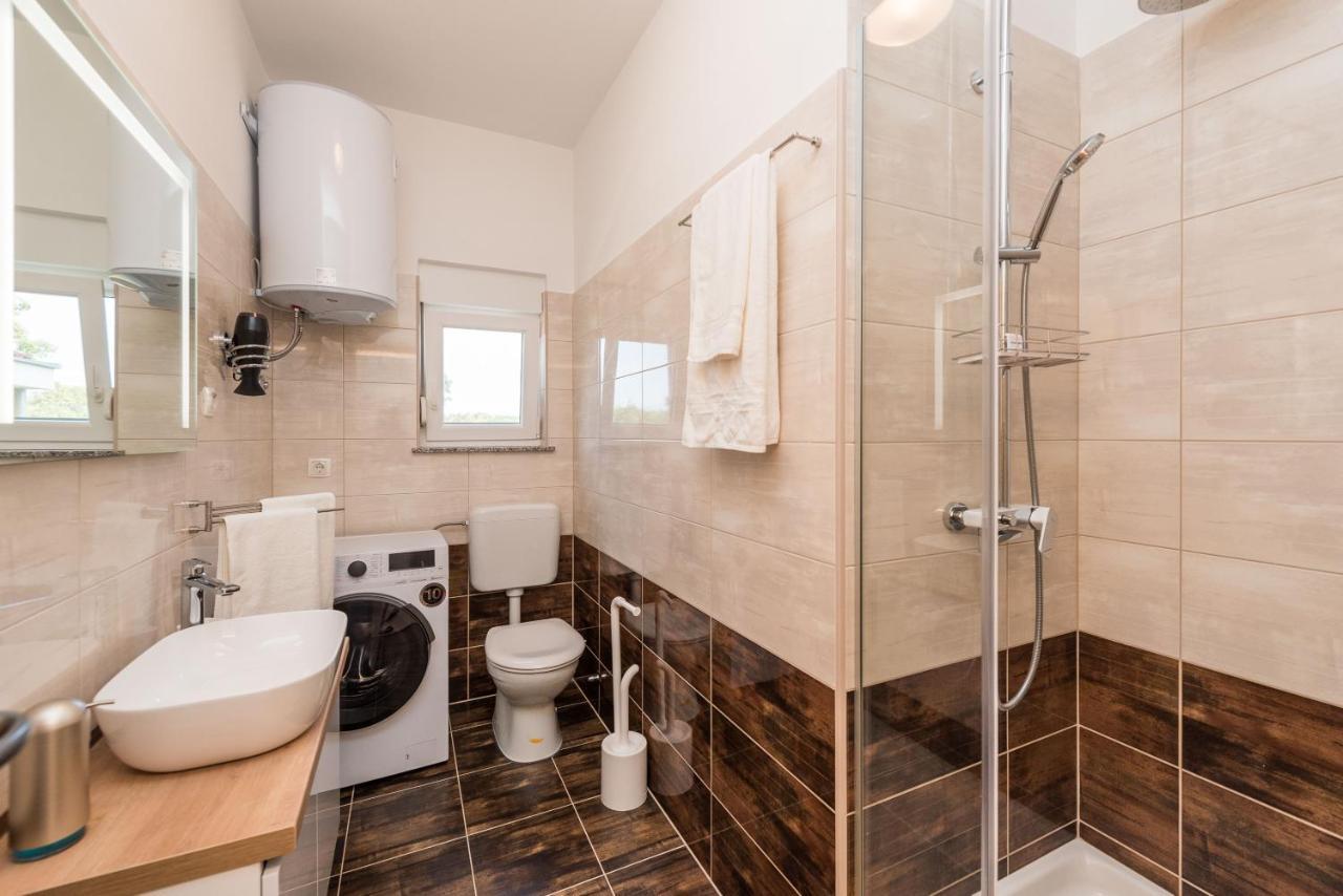 Villa Petra S Bazenom, Rostiljem I Parkingom Zadar Extérieur photo