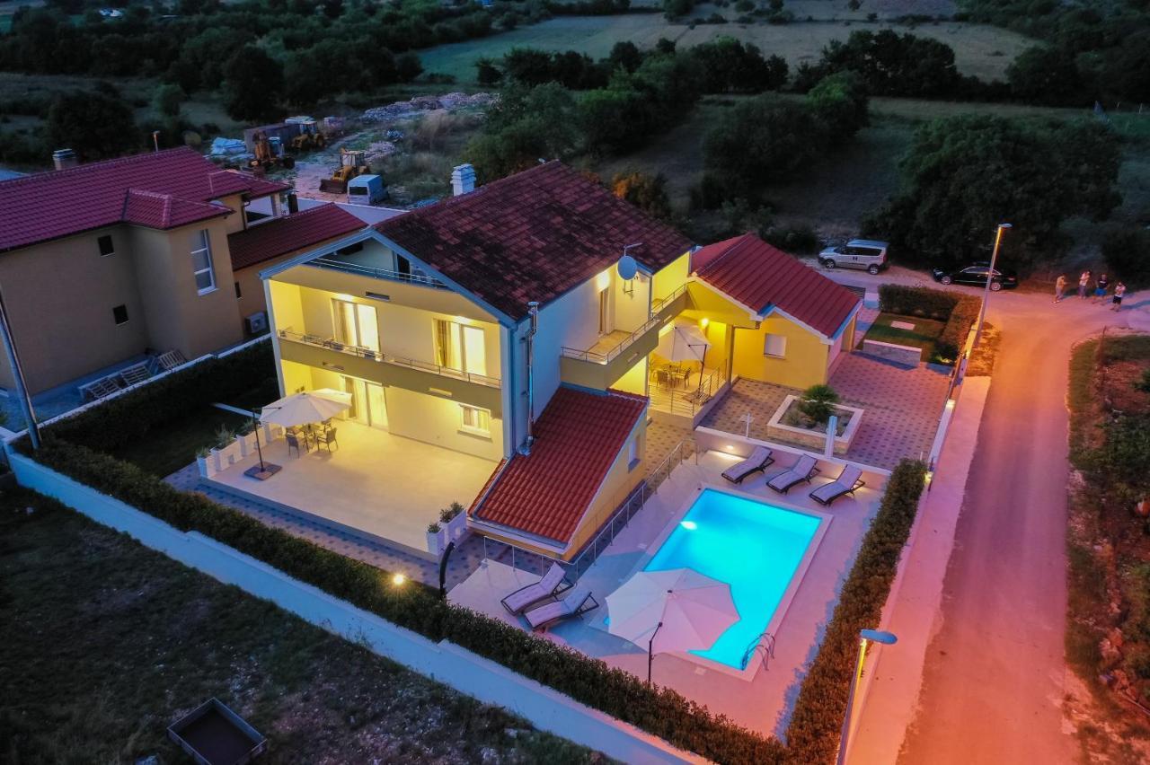 Villa Petra S Bazenom, Rostiljem I Parkingom Zadar Extérieur photo