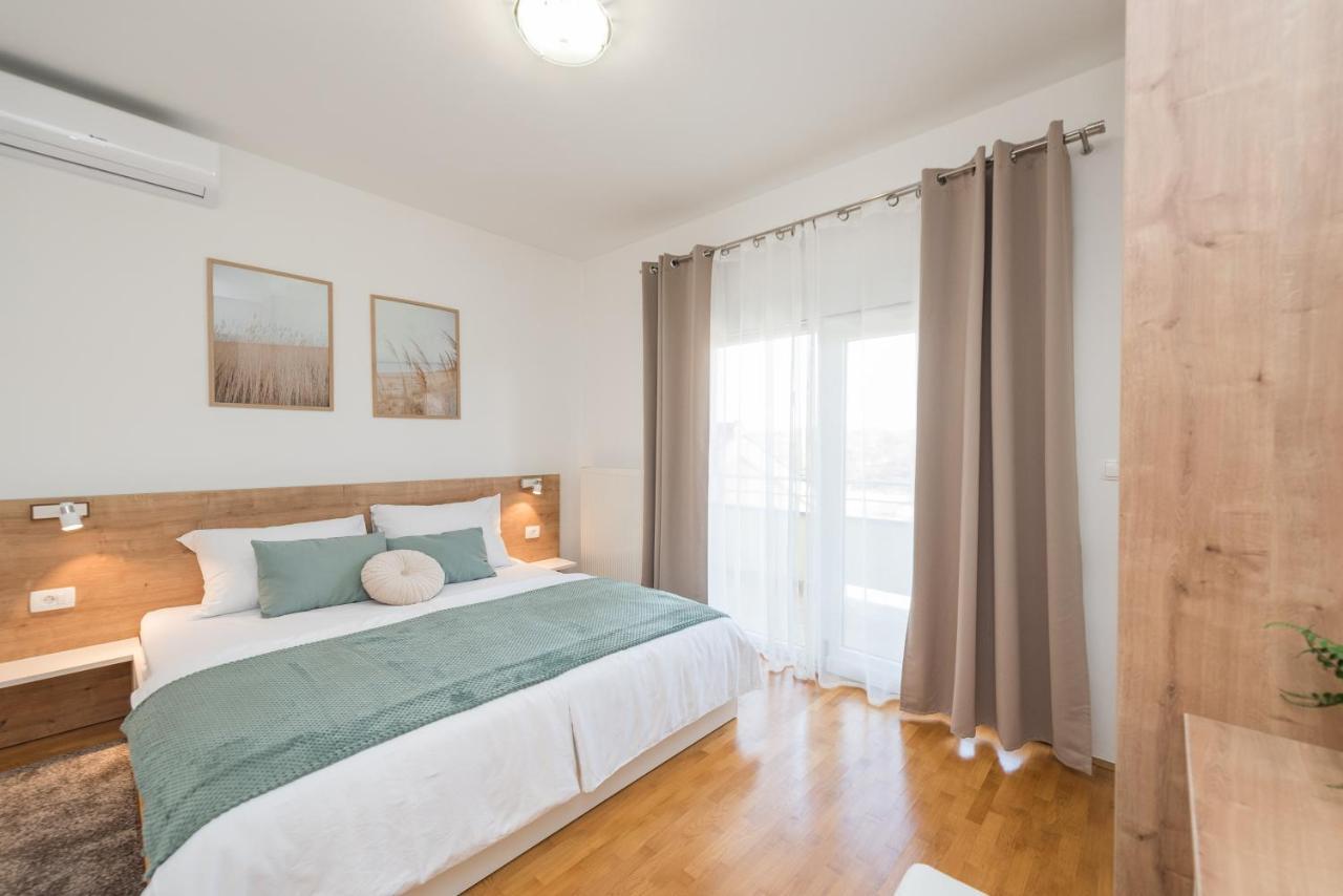 Villa Petra S Bazenom, Rostiljem I Parkingom Zadar Extérieur photo