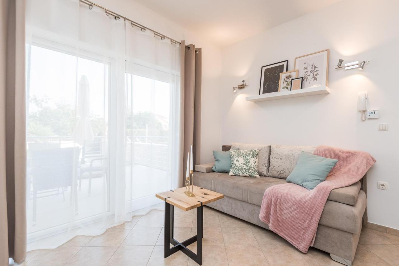 Villa Petra S Bazenom, Rostiljem I Parkingom Zadar Extérieur photo