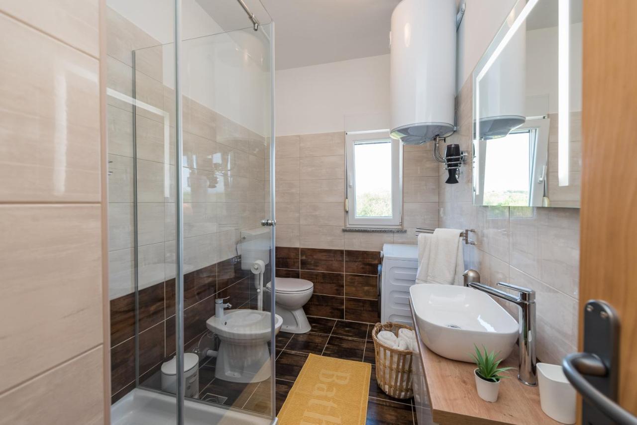 Villa Petra S Bazenom, Rostiljem I Parkingom Zadar Extérieur photo