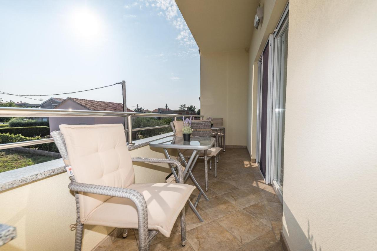 Villa Petra S Bazenom, Rostiljem I Parkingom Zadar Extérieur photo